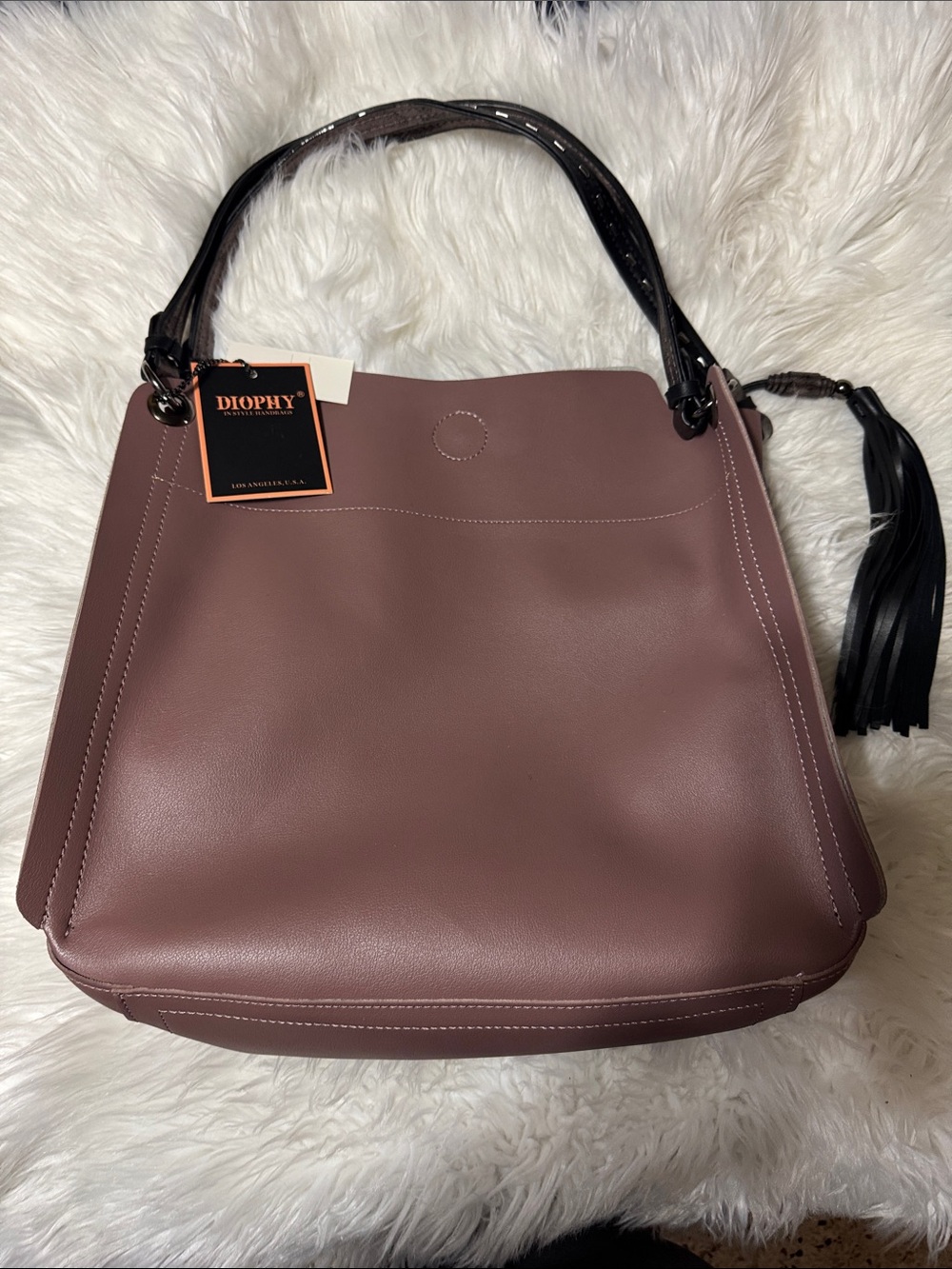 Diophy Mauve Shoulder Bag with Tassel Accent
Purse 👜 Color: Champagne.